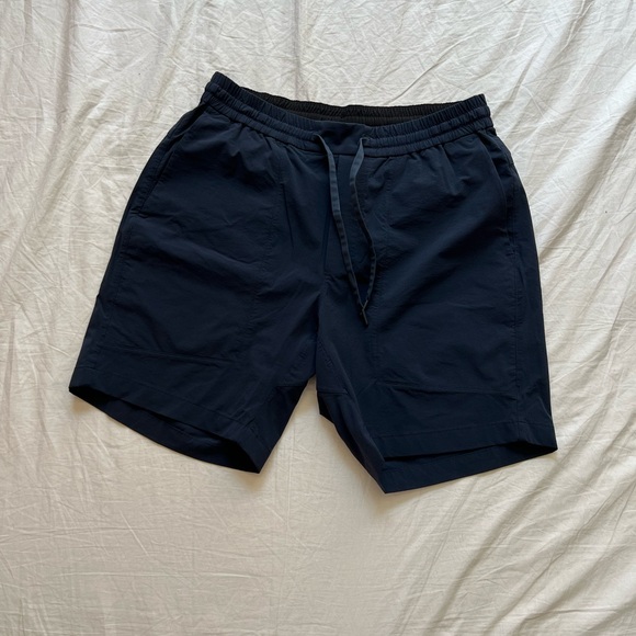 Lululemon navy Bowline shorts 8” inseam. Men’s Large - Picture 1 of 5